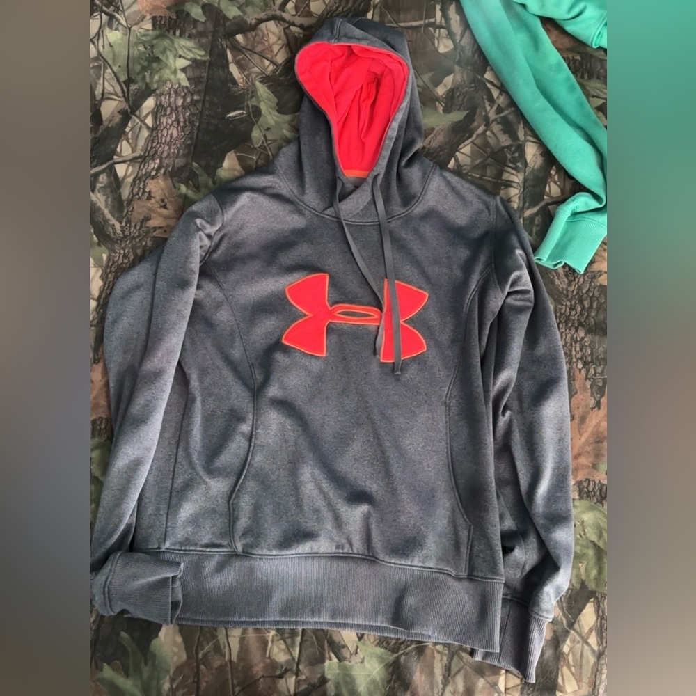 Under Armour sweatshirt